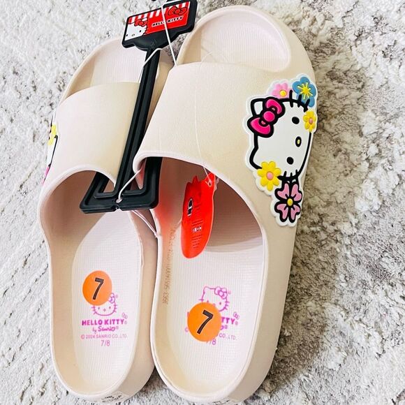 Hello Kitty Sandals - Picture 5 of 5